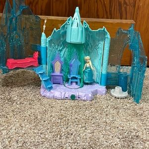 Elsa Castle Frozen